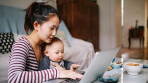 Should I Consider An Online Therapist For Postpartum?